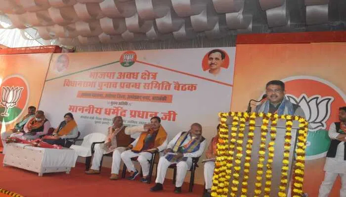 विपक्ष की साजिशों का जवाब सोशल मीडिया से दें: धर्मेंद्र प्रधान