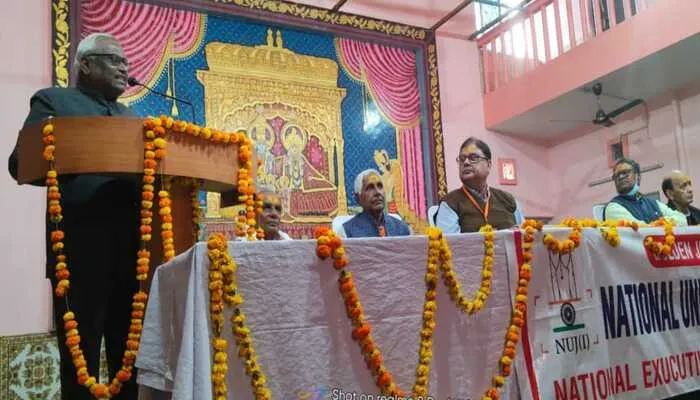 पत्रकारों को पूरी आजादी मिलनी चाहिए: नरेंद्र श्रीवास्तव
