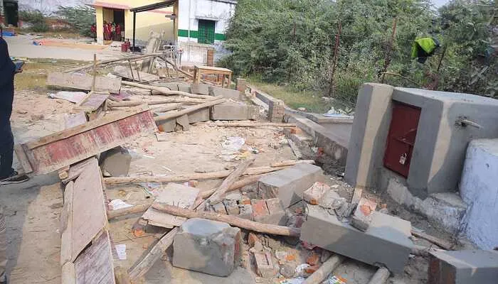 रायबरेली: निर्माणाधीन स्कूल के पिलरों का गिरा लिंटर, छात्र और राजगीर घायल