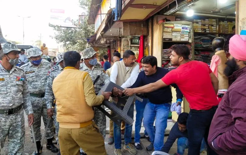 बरेली: अतिक्रमण हटाने गई नगर निगम की टीम से नोंकझोंक