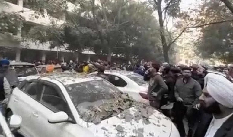 पंजाब: लुधियाना की अदालत परिसर में दूसरी मंजिल पर विस्फोट, दो लोगों की मौत