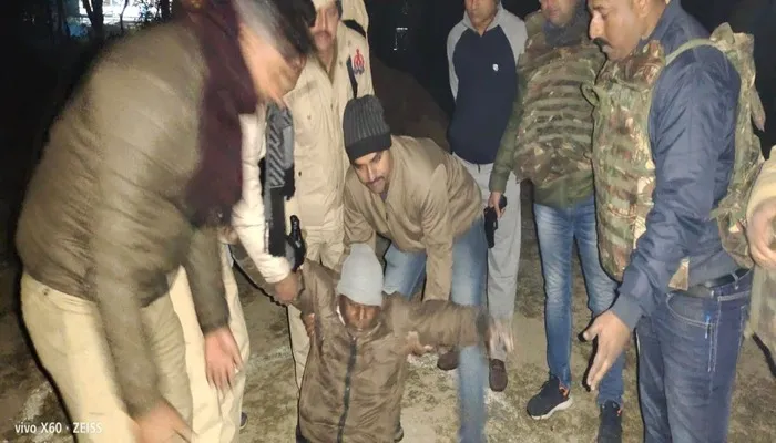 अयोध्या: पुलिस मुठभेड़ में दो लुटेरों के पैर में लगी गोली, गिरफ्तार