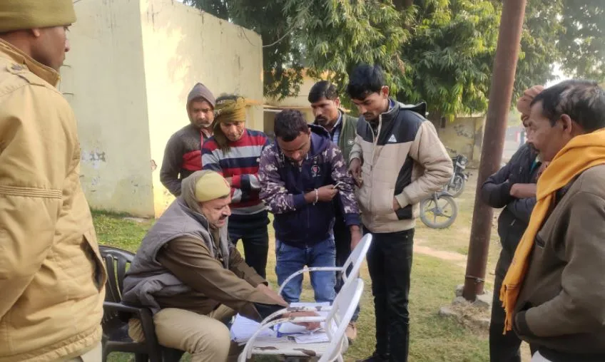 बदायूं: फोर्स और कंटेनर की टक्कर, दो की मौत, तीन घायल