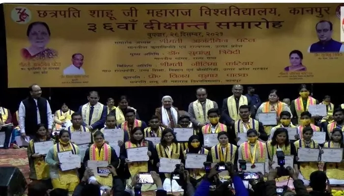 परास्नातक की छात्रा अंजली सिंह ने गोल्ड मेडल हासिल कर अपने जिले का नाम किया रोशन