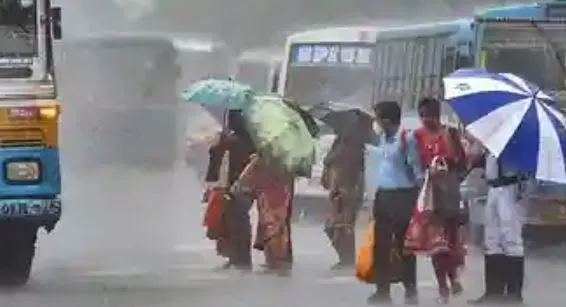Cyclone Jawad: कोलकाता, पश्चिम बंगाल में चक्रवात ‘जवाद’ का असर, कई हिस्सों में शुरु हुई बारिश