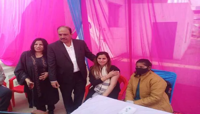 लखनऊ: भारत रत्न अटल बिहारी वाजपेयी की जयंती से पूर्व वैक्सीनेशन कार्यक्रम का हुआ आयोजन