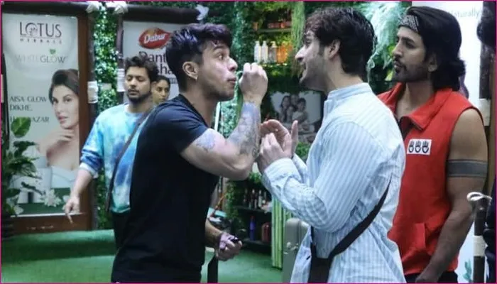 बिग बॉस 15: उमर रियाज ने प्रतीक सहजपाल के प्रोफेशन का उड़ाया मजाक, देखें…
