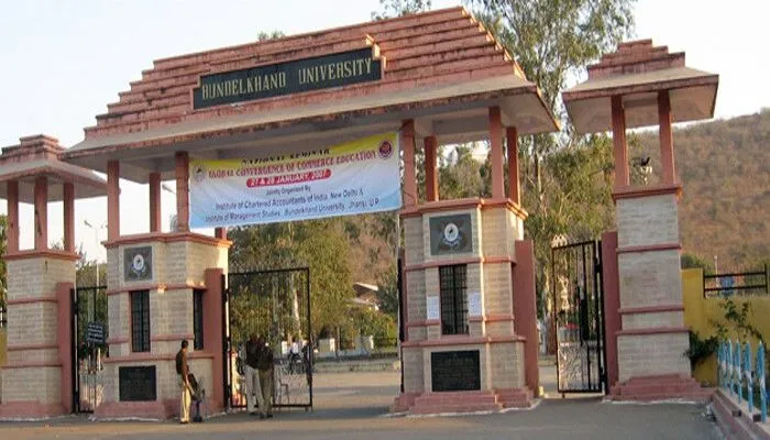 बुंदेलखंड विश्वविद्यालय में घोटाले उजागर करने वाला जेई हुआ बर्खास्त