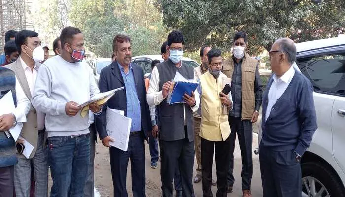 अयोध्या: बिल्डिंग निर्माण में कमियां देख नाराज हुए अपर मुख्य सचिव, दिए निर्देश