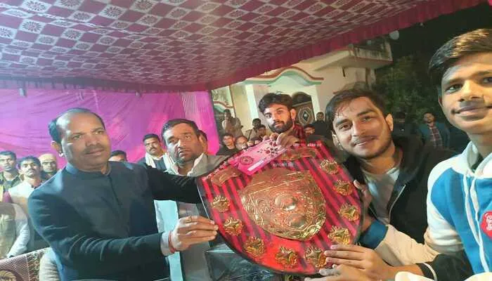 रायबरेली: बैडमिंटन प्रतियोगिता में लखनऊ की टीम बनी चैंपियन