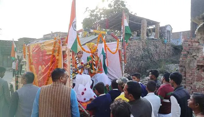 रायबरेली:  भारत माता के रथ के साथ निकली शोभायात्रा