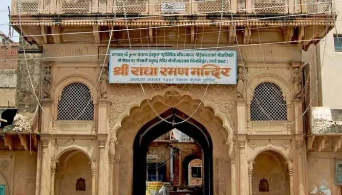 मथुरा के राधारमण मंदिर में शीतकालीन सेवा शुरू
