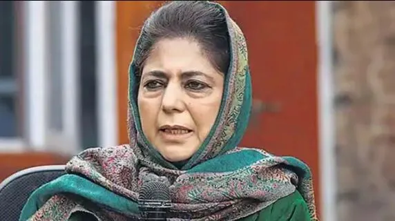 कश्मीरियों को पहलगाम हमले से जोड़ना चिंताजनक... महबूबा ने की अब्दुल्ला के बयान की निंदा, जानें पूरा मामला