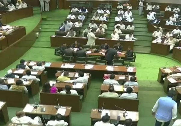 महाराष्ट्र: विधानसभा सत्र में भाग लेने वाले 10 लोग पाए गए कोविड पॉजिटिव