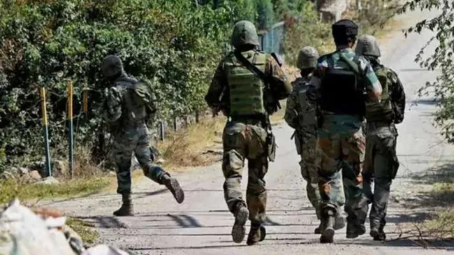 जम्मू-कश्मीर: शोपियां में सुरक्षाबलों के साथ मुठभेड़, एक आतंकवादी ढेर
