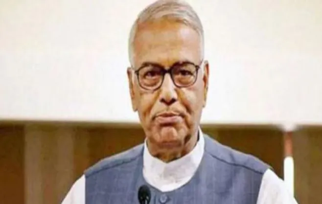 पूर्व केंद्रीय मंत्री और टीएमसी के नेता यशवंत सिन्हा पीठ दर्द की शिकायत के बाद अस्पताल में भर्ती
