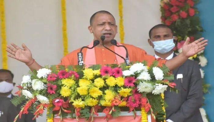 सपा सरकार में होता था दलितों पर अत्याचार: सीएम योगी