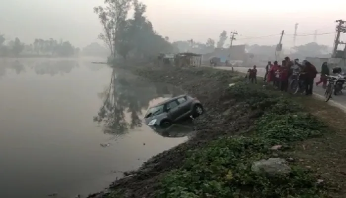 सीतापुर: शादी समारोह से लौट रहे लोगों की कार नाले में गिरी, फौजी सहित तीन दोस्तों की मौत 