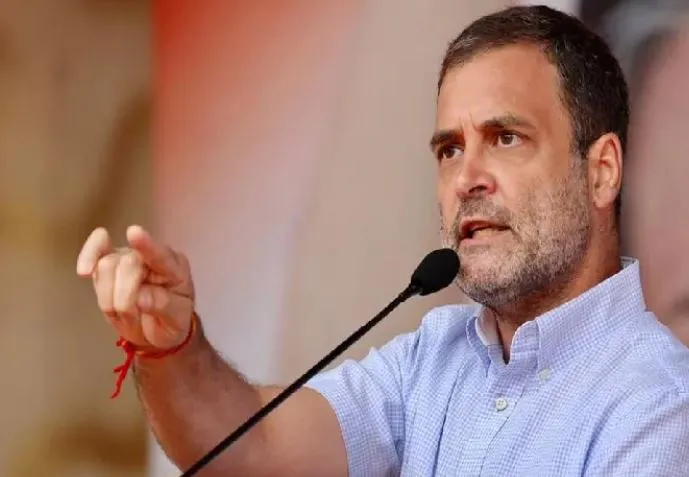 राज्यसभा: 12 सदस्यों के निलंबन के मुद्दे पर राहुल ने साधा निशाना, कहा- सवालों से डरती है सरकार