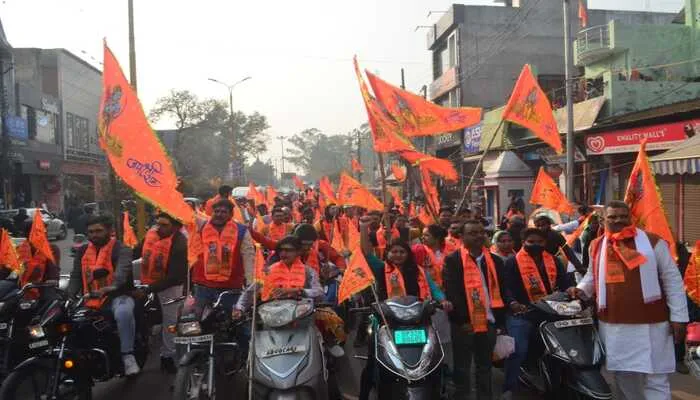 अयोध्या: विहिप व बजरंग दल ने निकाली शौर्य यात्रा