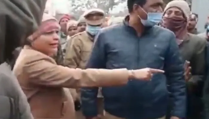 ईवीएम का रिजर्व स्पेस खाली कराने पर गल्ला व्यापारियों व प्रशासन में हुआ विवाद