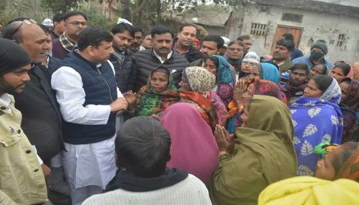 अयोध्या में भूमि घोटाला करने वालों के घरों पर योगी चलवाएं बुलडोजर: संजय सिंह