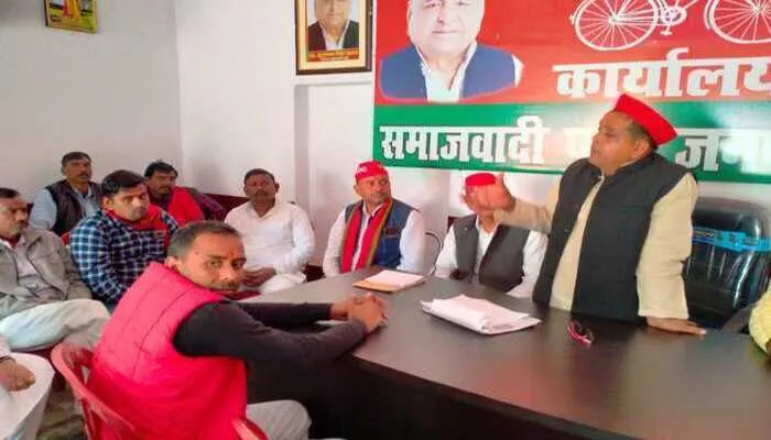 अमेठी: समाजवादी पार्टी कार्यालय पर आयोजित हुई मासिक बैठक