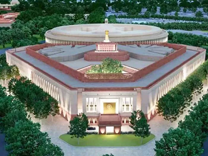 प्रतिबंध के बावजूद सेंट्रल विस्टा में निर्माण कार्य पर सीपीडब्ल्यूडी को नोटिस भेजेगी दिल्ली सरकार