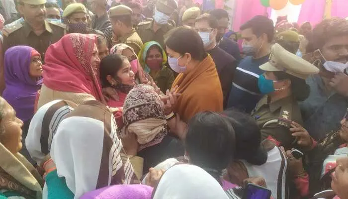 अमेठी के लोगों ने पहली बार गरीब की बेटी को बनाया सांसदः स्मृति ईरानी