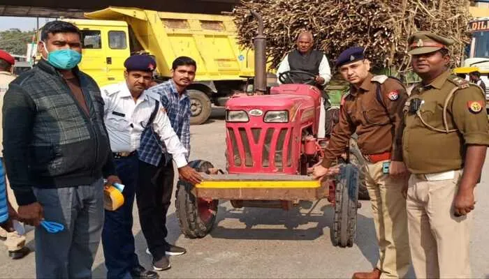 अयोध्या: ‘सड़क सुरक्षा सप्ताह’ के आखिरी दिन यातायात पुलिस ने चलाया अभियान