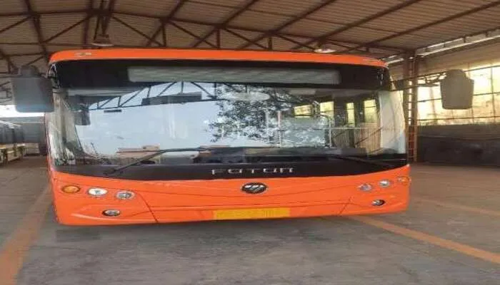 झांसी में इलेक्ट्रिक बस सेवा का किया गया शुभारंभ