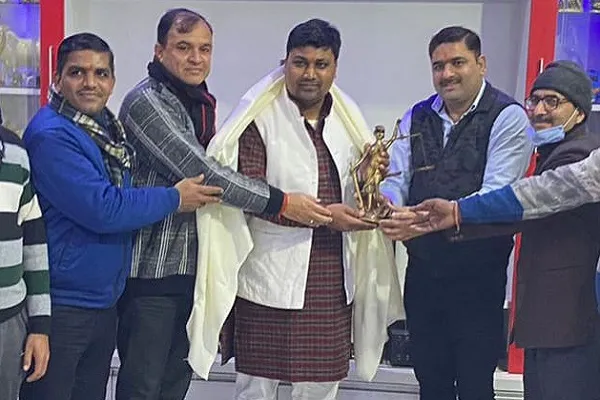 मुरादाबाद : अधिवक्ता परिषद की बैठक में तमाम मुद्दों पर हुई चर्चा, कहा-राष्ट्रहित में सभी मिलकर करें मतदान