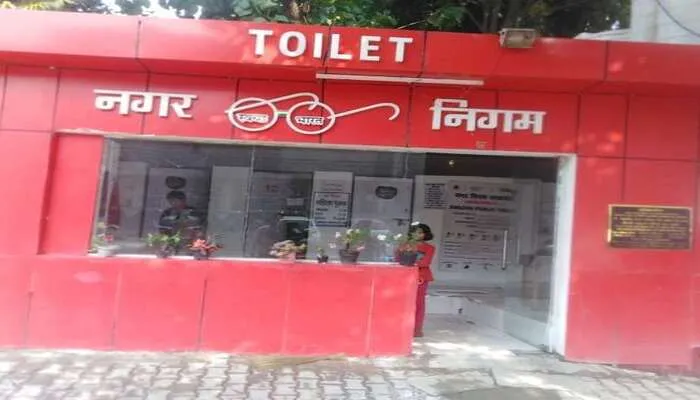 लखनऊ: पिंक टॉयलेट बनाने में लापरवाही, अधिशासी अभियंता को थमाया नोटिस…