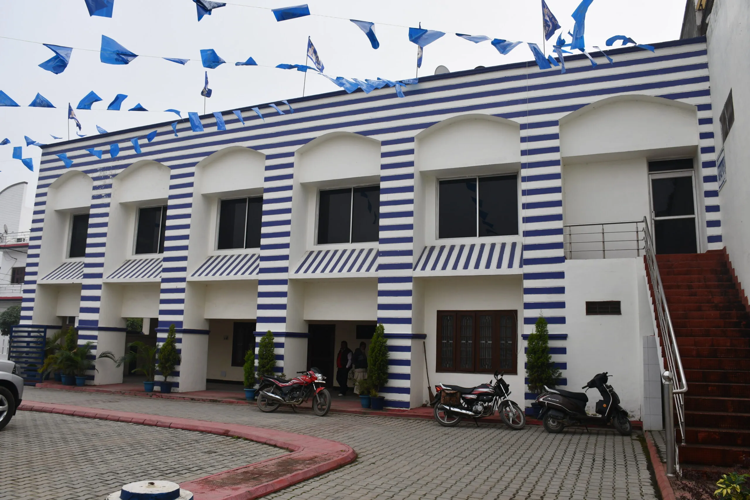बरेली: टिकट के लिए दिल्ली-लखनऊ की दौड़, पार्टी कार्यालयों पर सन्नाटा