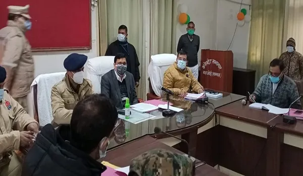 संभल : ‘ज्यादा महिला कर्मी वाले बूथों पर इंचार्ज भी महिला होनी चाहिए’
