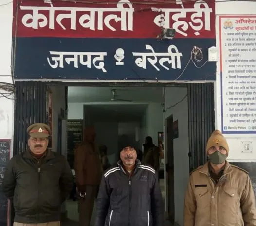 बरेली: 15 हजार का इनामी गिरफ्तार, तमंचा बरामद