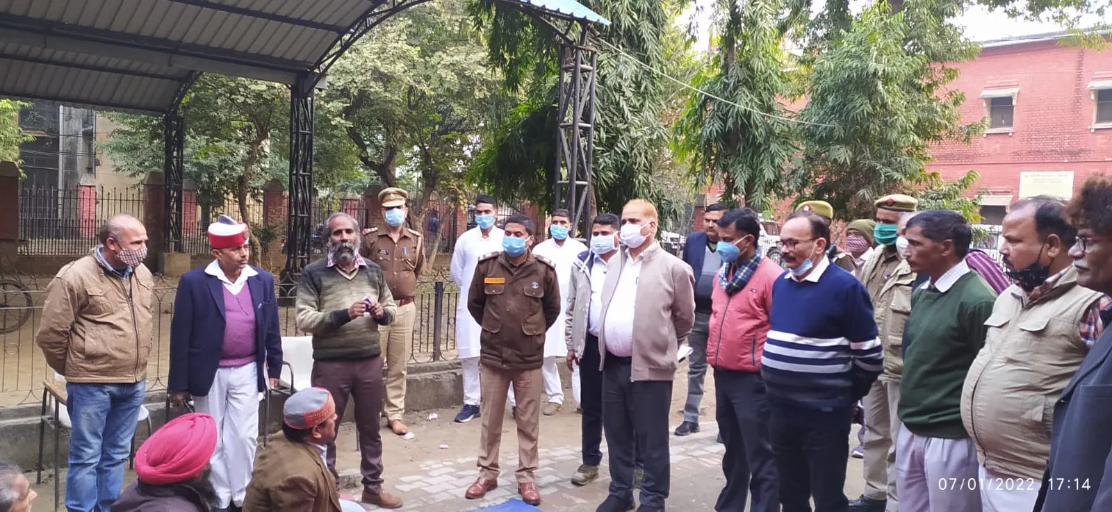 बरेली: बरेली कॉलेज के कर्मचारियों ने टाली तालाबंदी