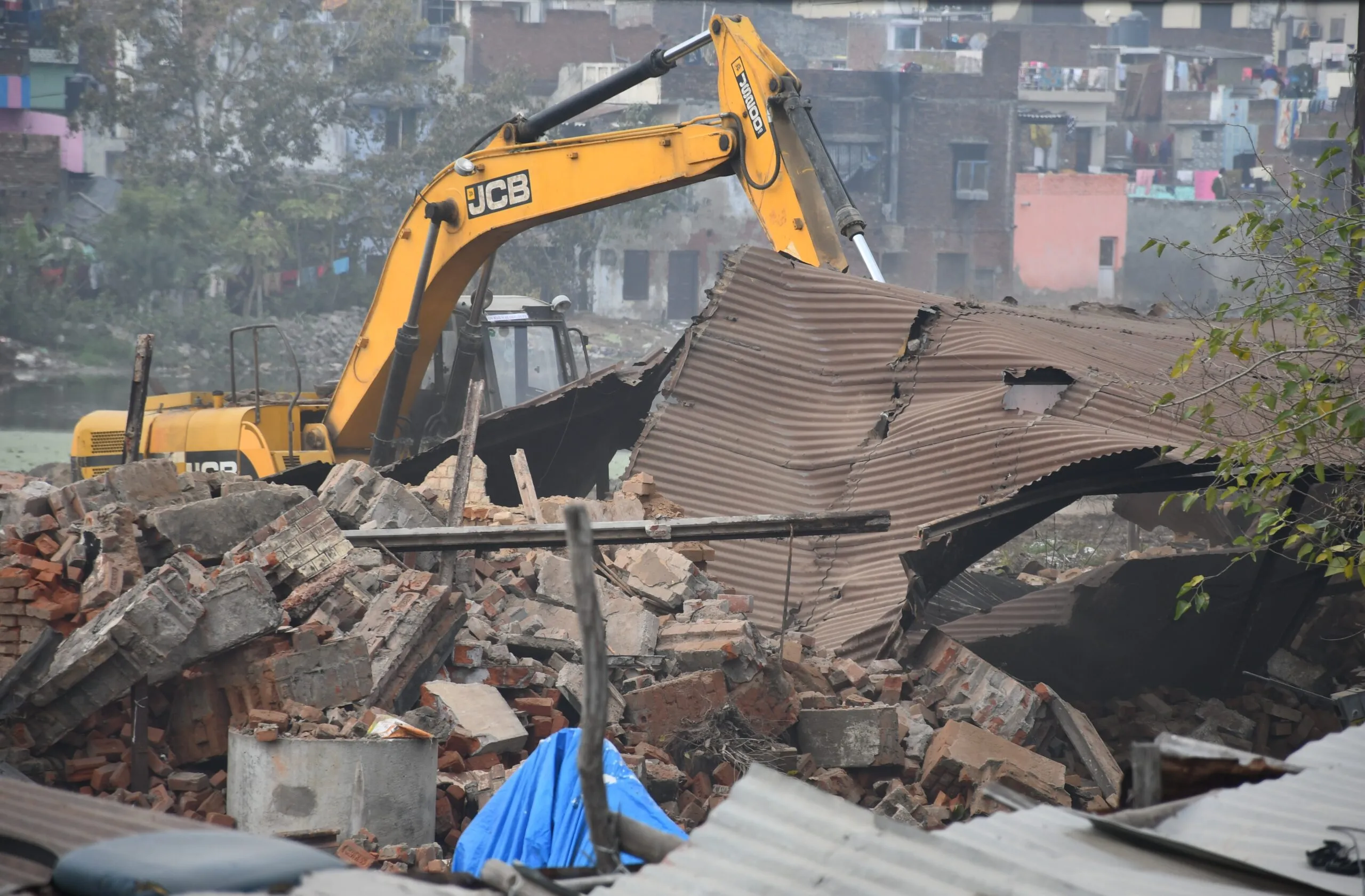 बरेली: अतिक्रमण पर चला रेलवे का डंडा, जमीन कब्जा मुक्त कराई