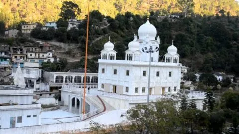 गुरुद्वारा रीठा साहिब: जब गुरुनानक देव ने अपनी अलौकिक शक्तियों से कड़वे रीठे का स्वाद मीठा कर दिया