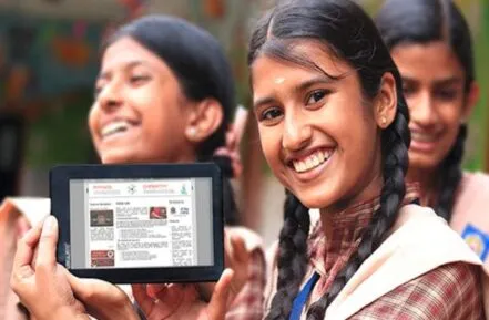 काशीपुर: 50 छात्राओं को वितरित किए Tablet