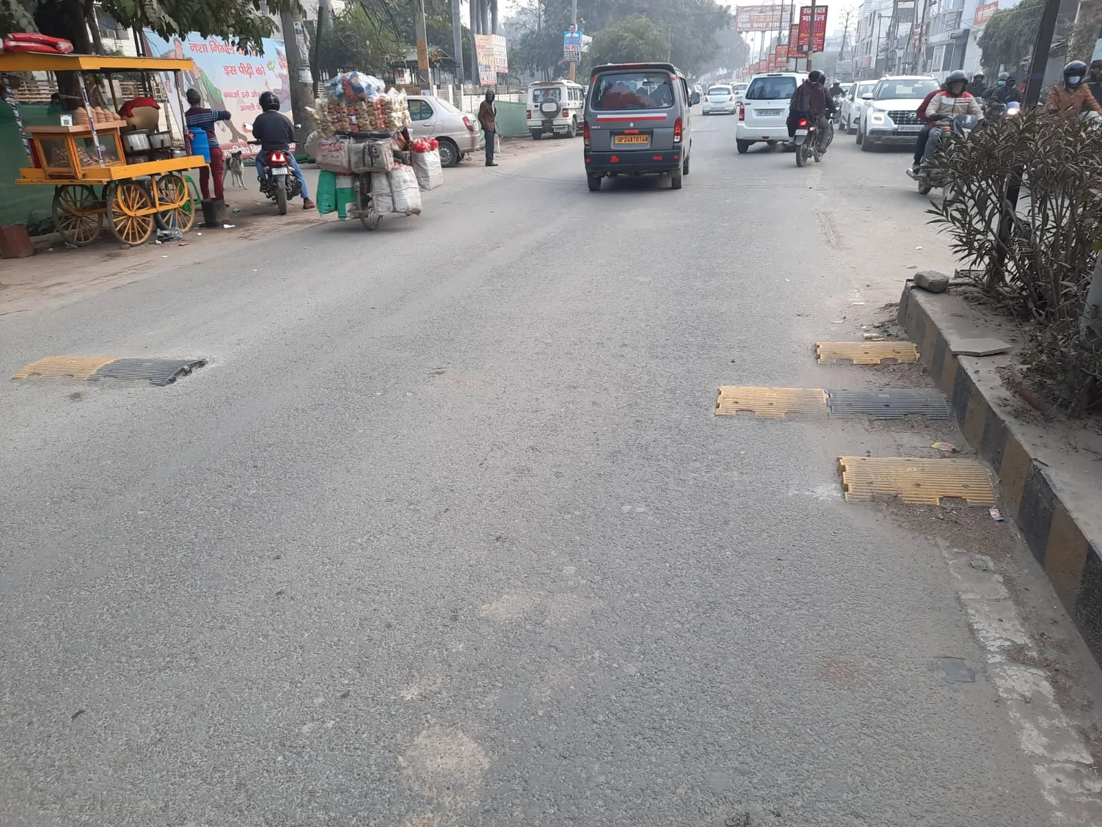 बरेली: फाइबर के स्पीड ब्रेकर टूटे, निगम की रकम बर्बाद