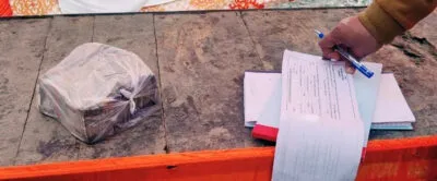 हल्द्वानी: वीआईपी नंबर की इनोवा कार से मिले दो लाख