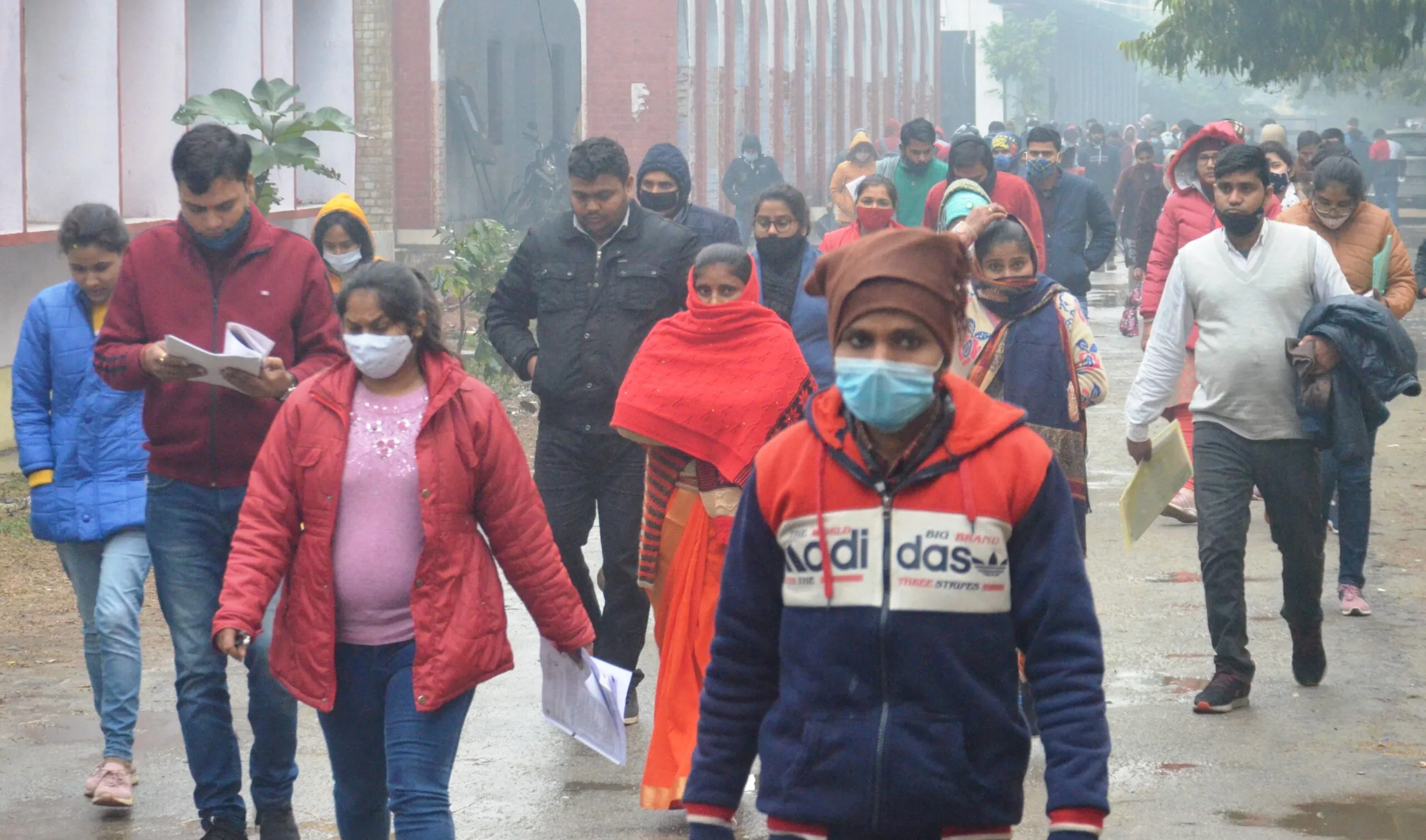 बरेली: बारिश बनी परीक्षा देने में बाधा, कई केंद्रों पर हंगामा