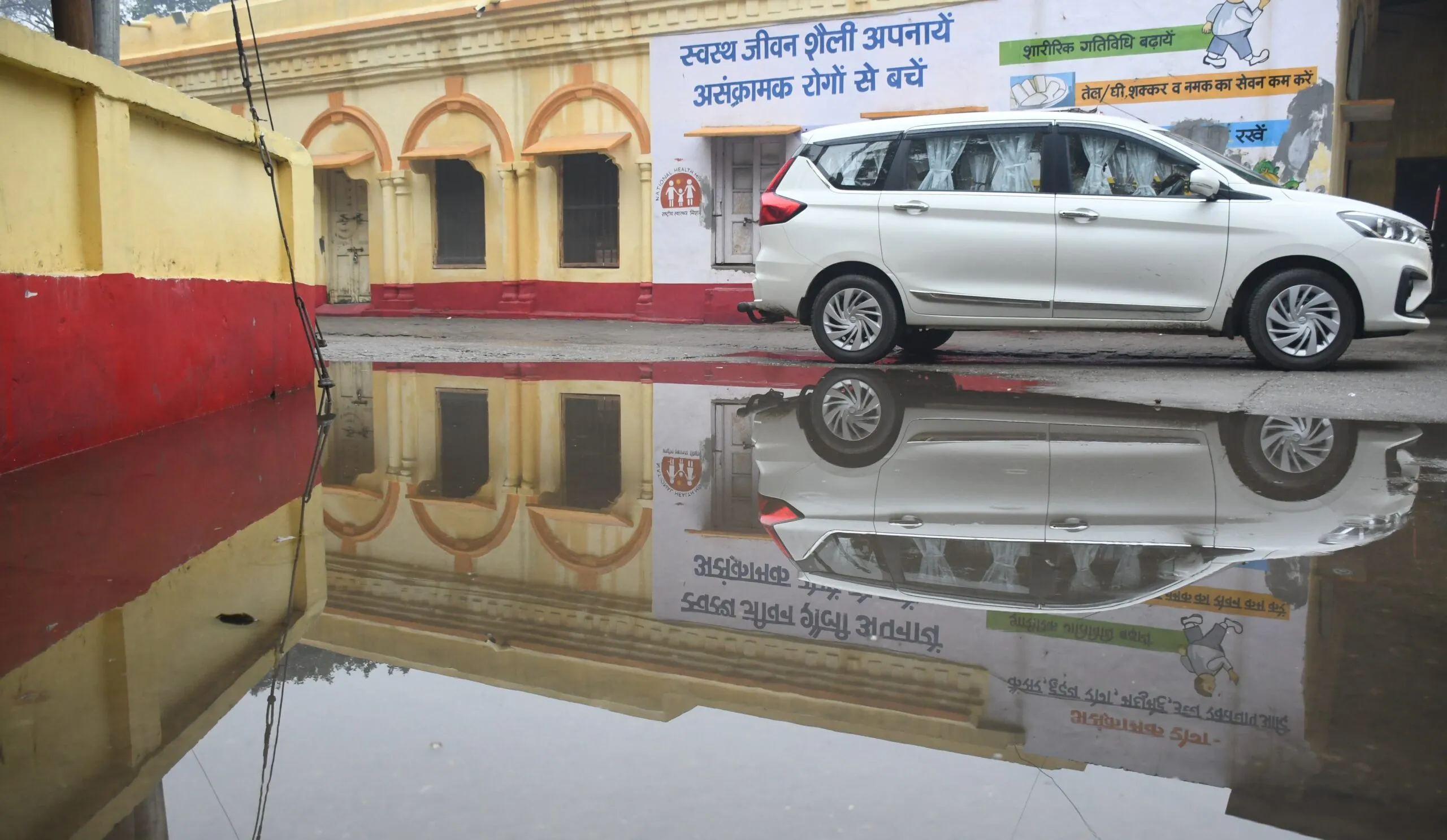 बरेली: जिला अस्पताल में फिर भरा पानी, मरीज-तीमारदार परेशान