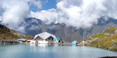 उत्तराखंड: 15 हजार 200 फीट की ऊंचाई पर बसा अद्भुत तीर्थस्थल जो चारों तरफ से ग्लेशियर से घिरा है