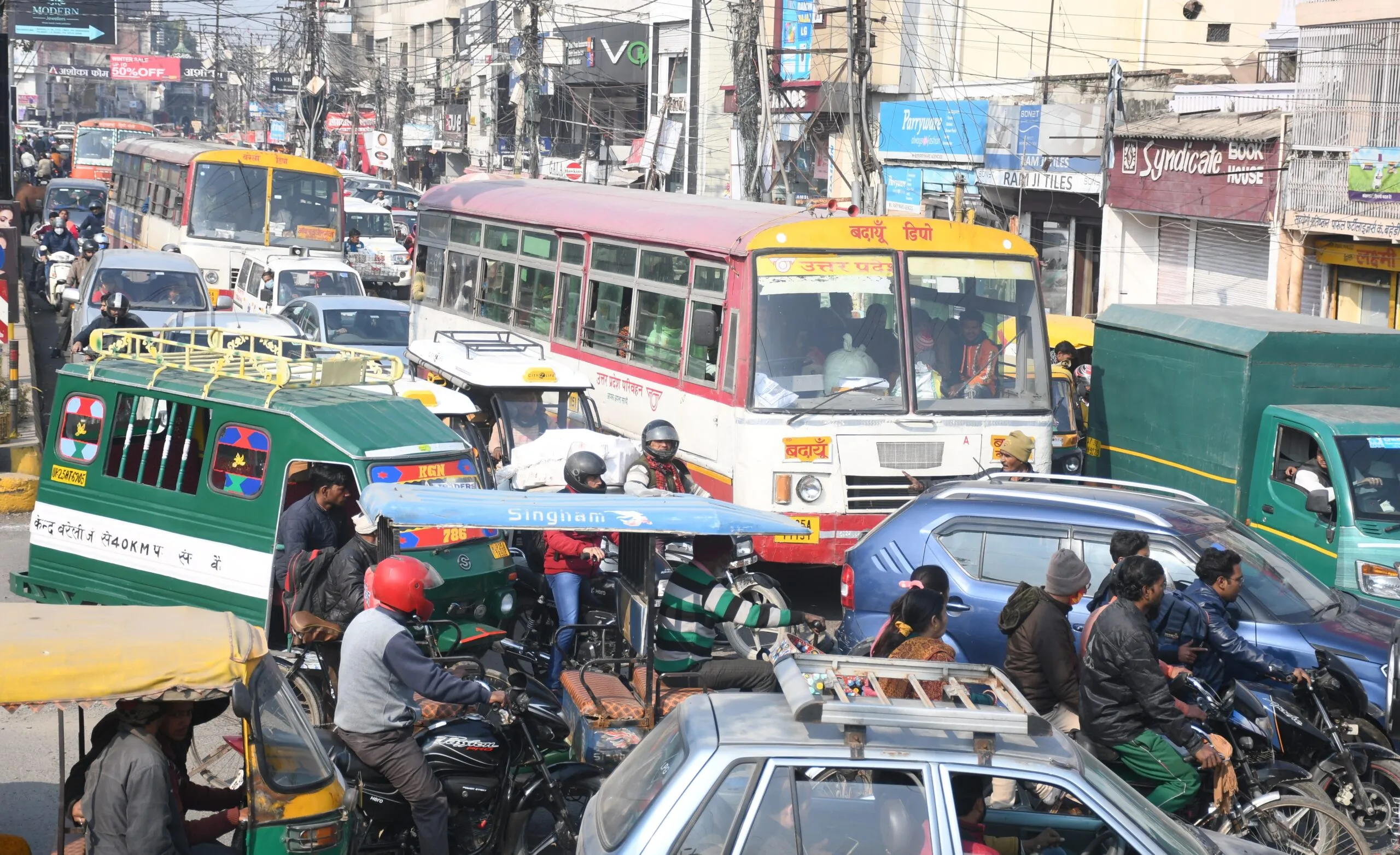 बरेली: विभागों में तालमेल न होने से पटेल चौक पर निर्माण से दिक्कत