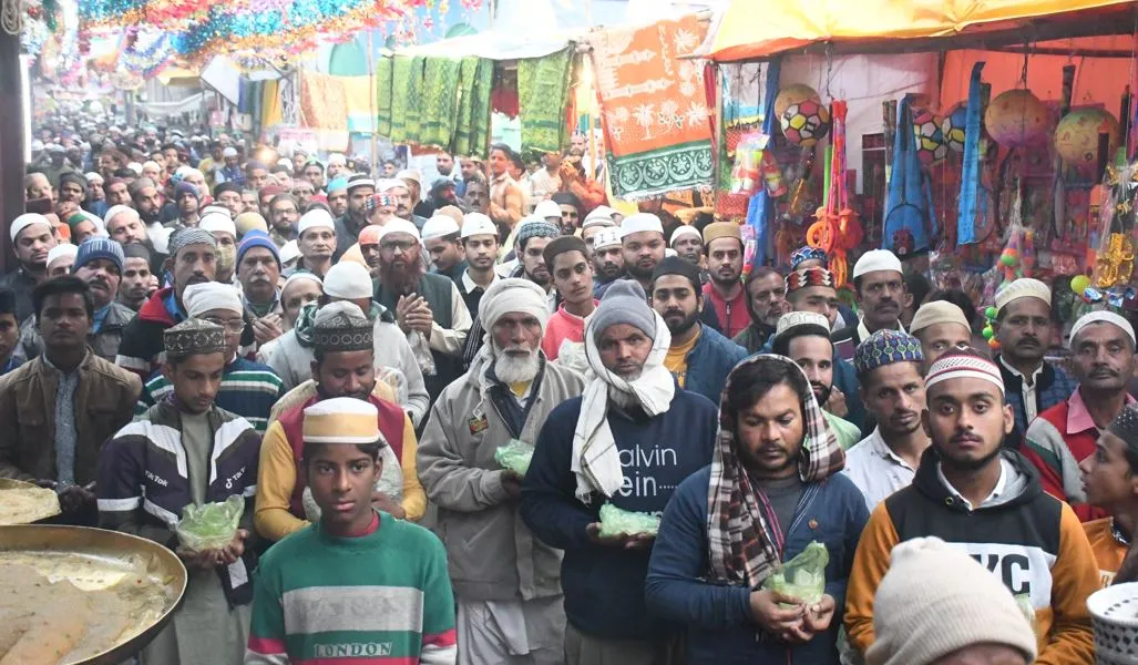 बरेली: बशीर मियां के कुल की रस्म के दौरान उमड़े अकीदतमंद