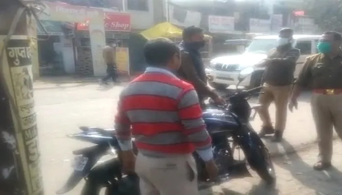 हरदोई: नवजात शिशु को महिला अस्पताल के बाहर फेंककर निर्दयी मां फरार…