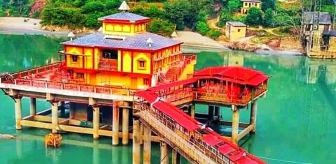 उत्तराखंड: यहां काली माता की मूर्ति दिन में तीन बार बदलती है अपना रूप, नदी के बीचों बीच बसा है अद्भुत धाम