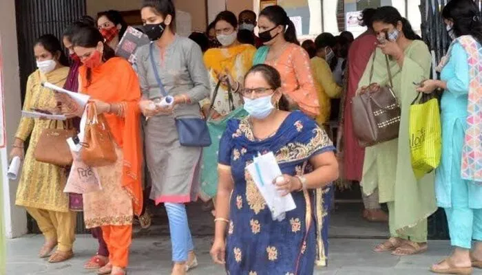 UPTET परीक्षा-2021 के पेपर लीक होने का मामला:  सोशल मीडिया पर वायरल हो रहे प्रश्नपत्र को PNP ने बताया फर्जी…